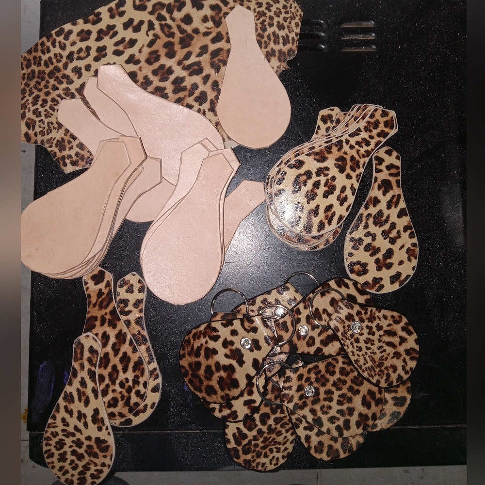 Leather 🐆 Print Keychain W/discount shipping.